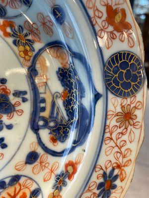 A group of thirteen Chinese blue, white and famille rose plates and a bowl, late Ming/early Qing — 照片 19