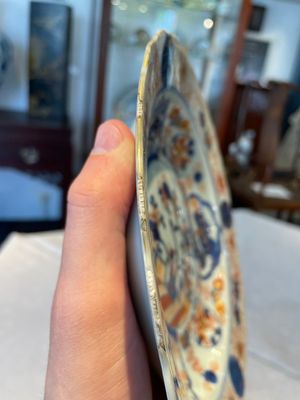 A group of thirteen Chinese blue, white and famille rose plates and a bowl, late Ming/early Qing — 照片 20