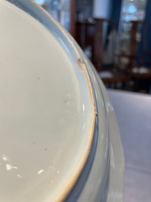 A group of thirteen Chinese blue, white and famille rose plates and a bowl, late Ming/early Qing — 照片 22