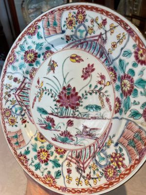 A group of thirteen Chinese blue, white and famille rose plates and a bowl, late Ming/early Qing — 照片 28