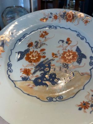 A group of thirteen Chinese blue, white and famille rose plates and a bowl, late Ming/early Qing — 照片 32