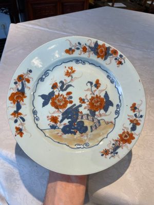 A group of thirteen Chinese blue, white and famille rose plates and a bowl, late Ming/early Qing — 照片 33