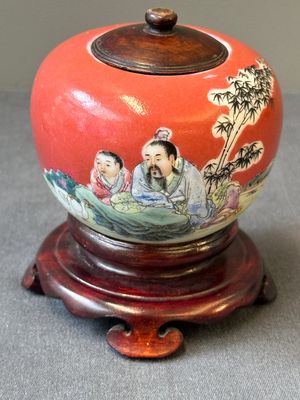 A group of three Chinese famille rose scholar’s desk objects, Qianlong mark, 19/20th C. — photo 11