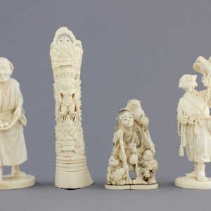 A group of various Asian ivory carvings incl. a falconer, 19th C. — photo 2