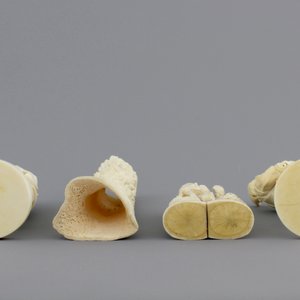 A group of various Asian ivory carvings incl. a falconer, 19th C. — photo 6