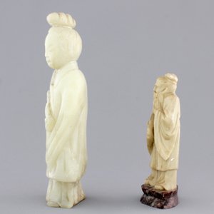 A group of various Chinese and Japanese carvings in soapstone, ivory and jadeite, 19th C. — photo 3