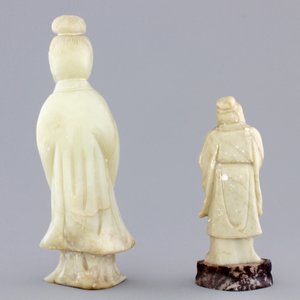 A group of various Chinese and Japanese carvings in soapstone, ivory and jadeite, 19th C. — photo 4