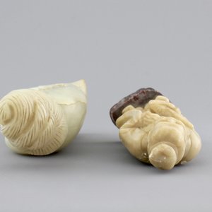 A group of various Chinese and Japanese carvings in soapstone, ivory and jadeite, 19th C. — photo 7