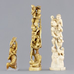 A group of various Chinese and Japanese carvings in soapstone, ivory and jadeite, 19th C. — photo 8