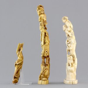 A group of various Chinese and Japanese carvings in soapstone, ivory and jadeite, 19th C. — photo 9