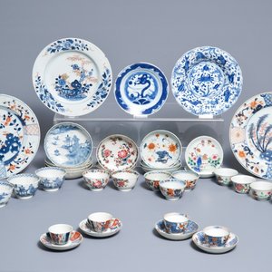 A group of various Chinese famille rose, blue and white and Imari-style wares, 18th C. — 照片 1