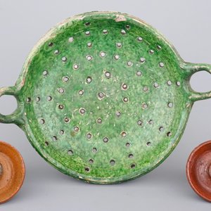 A group of various pottery and stoneware items, The Netherlands, 14/18th C. — 照片 2