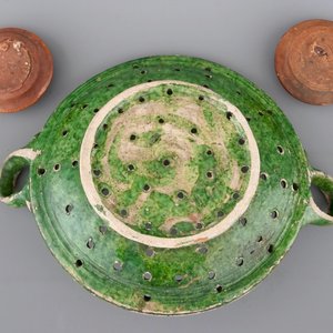 A group of various pottery and stoneware items, The Netherlands, 14/18th C. — 照片 3