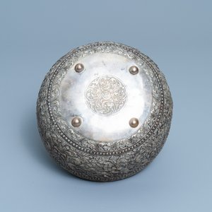 A hammered gilt silver bowl, Thailand, 19/20th C. — 照片 7