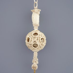 A hanging Chinese ivory puzzle ball, Canton, 19th C. — photo 5
