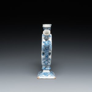A heart-shaped Dutch Delft blue and white tulip vase with flower vases, 19th C. — 照片 5