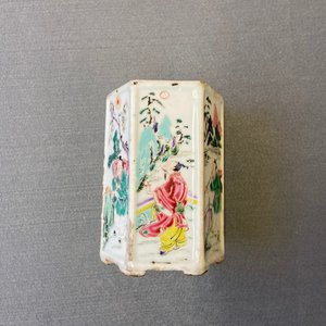 A hexagonal Chinese famille rose brush pot with figurative panels, Yongzheng — photo 8