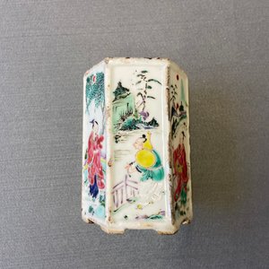 A hexagonal Chinese famille rose brush pot with figurative panels, Yongzheng — photo 9