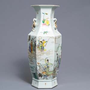 A hexagonal Chinese famille rose ‘Legend of the White Snake’ vase, 19th C. — 照片 1