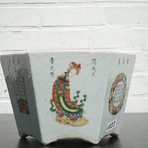 A hexagonal Chinese famille rose porcelain "Wu Shuang Pu" jardiniere, 19th C. — foto 16