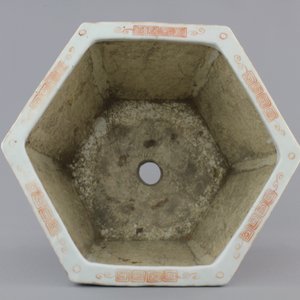 A hexagonal Chinese famille rose porcelain "Wu Shuang Pu" jardiniere, 19th C. — foto 8
