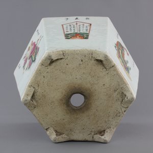 A hexagonal Chinese famille rose porcelain "Wu Shuang Pu" jardiniere, 19th C. — foto 9