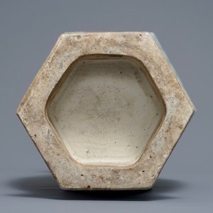 A hexagonal Chinese famille rose 'Wu Shuang Pu' vase, 19th C. — 照片 6
