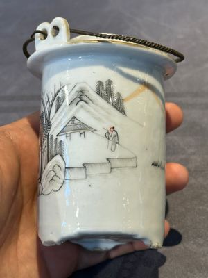 A hexagonal Chinese grisaille covered wine jug and warmer, signed Xinan Xushan 新安旭山, Guangxu mark, 19th C. — foto 13
