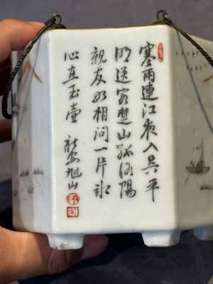 A hexagonal Chinese grisaille covered wine jug and warmer, signed Xinan Xushan 新安旭山, Guangxu mark, 19th C. — foto 18