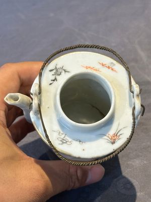 A hexagonal Chinese grisaille covered wine jug and warmer, signed Xinan Xushan 新安旭山, Guangxu mark, 19th C. — foto 10