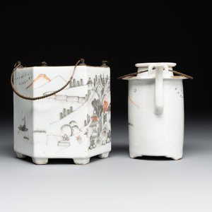 A hexagonal Chinese grisaille covered wine jug and warmer, signed Xinan Xushan 新安旭山, Guangxu mark, 19th C. — foto 3
