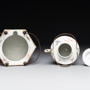 A hexagonal Chinese grisaille covered wine jug and warmer, signed Xinan Xushan 新安旭山, Guangxu mark, 19th C. — foto 5