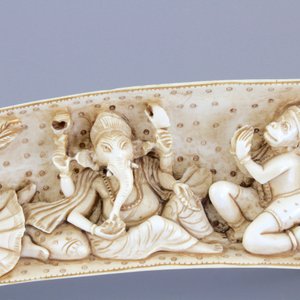 A highly unusual Indian carved open-folding ivory tusk, 19th C. — 照片 6