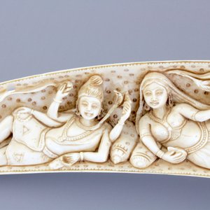 A highly unusual Indian carved open-folding ivory tusk, 19th C. — 照片 7