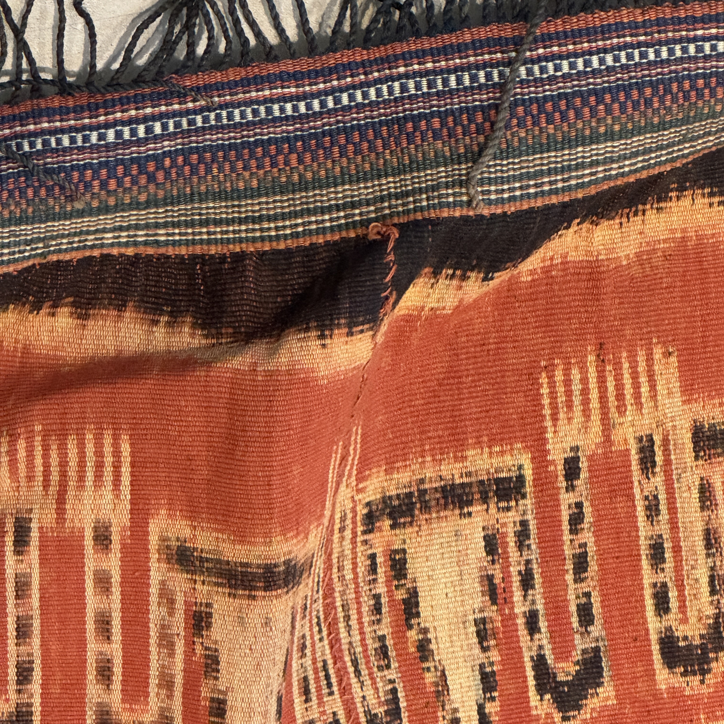 A hinggi shoulder cloth with warrior motifs and an Iban pua textile with human and animal motifs — photo 21