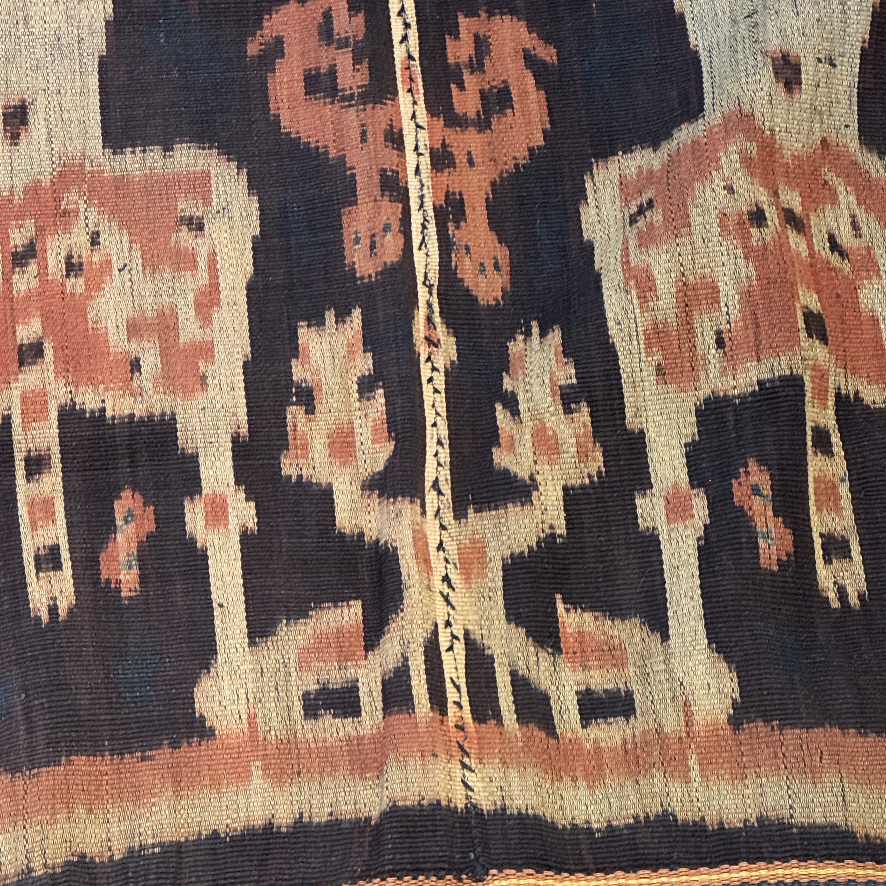 A hinggi shoulder cloth with warrior motifs and an Iban pua textile with human and animal motifs — photo 28