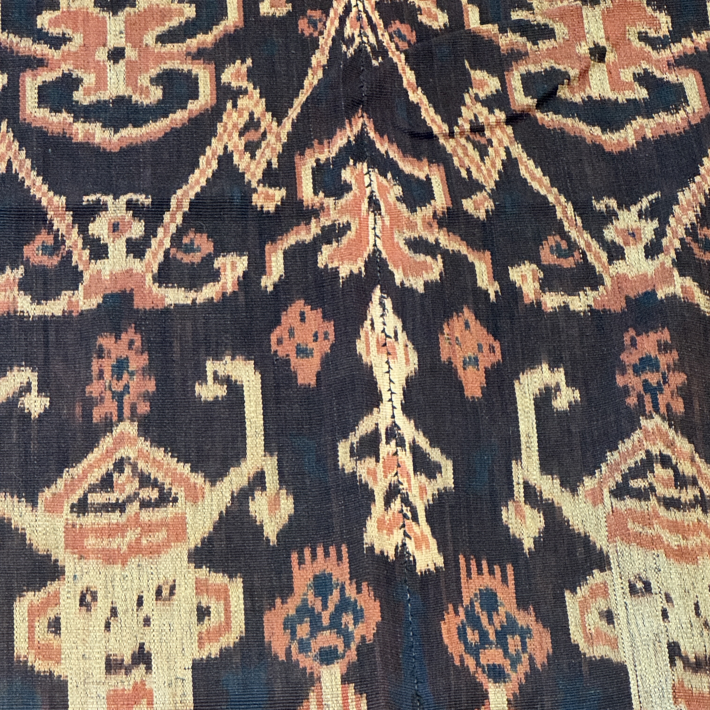 A hinggi shoulder cloth with warrior motifs and an Iban pua textile with human and animal motifs — photo 30