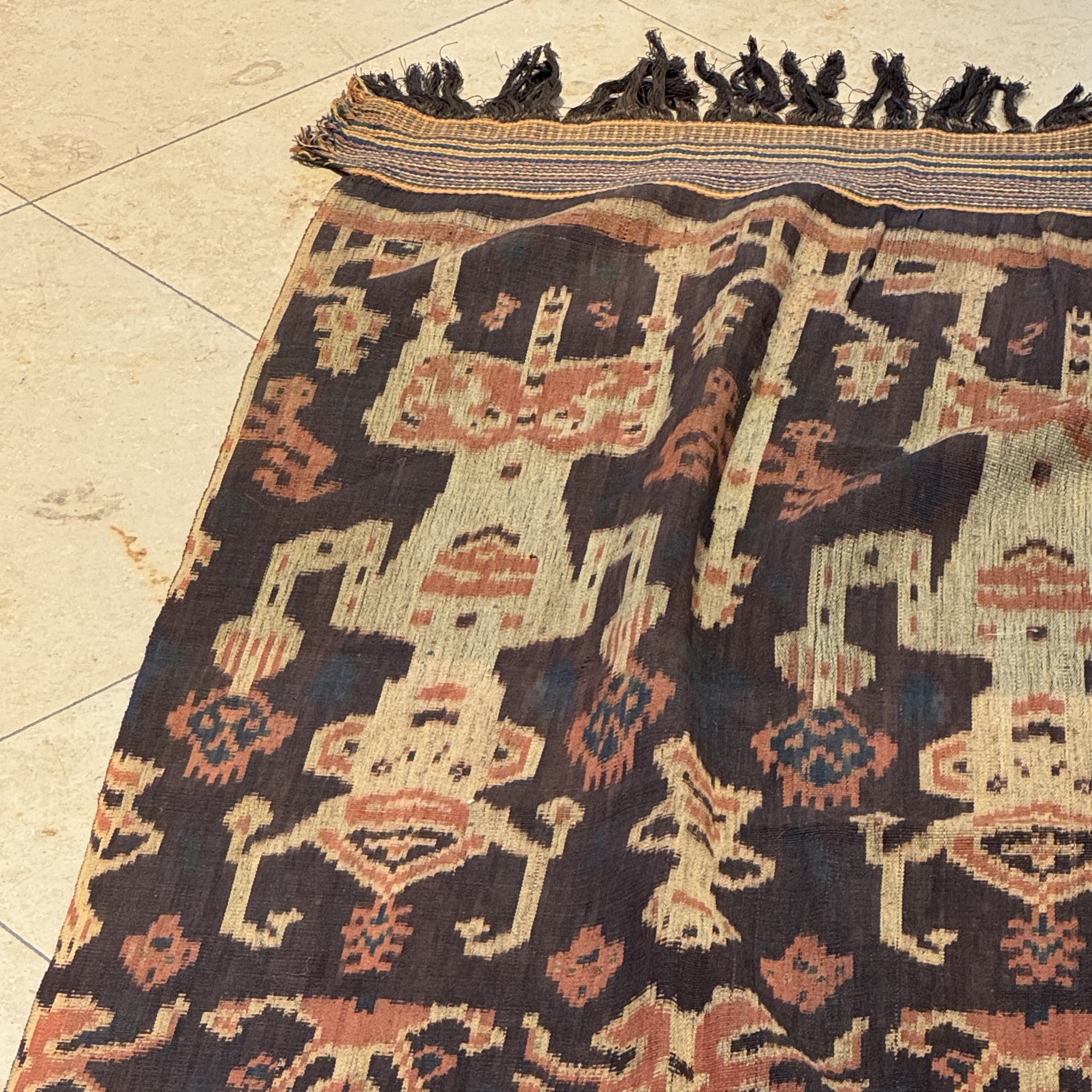 A hinggi shoulder cloth with warrior motifs and an Iban pua textile with human and animal motifs — photo 34