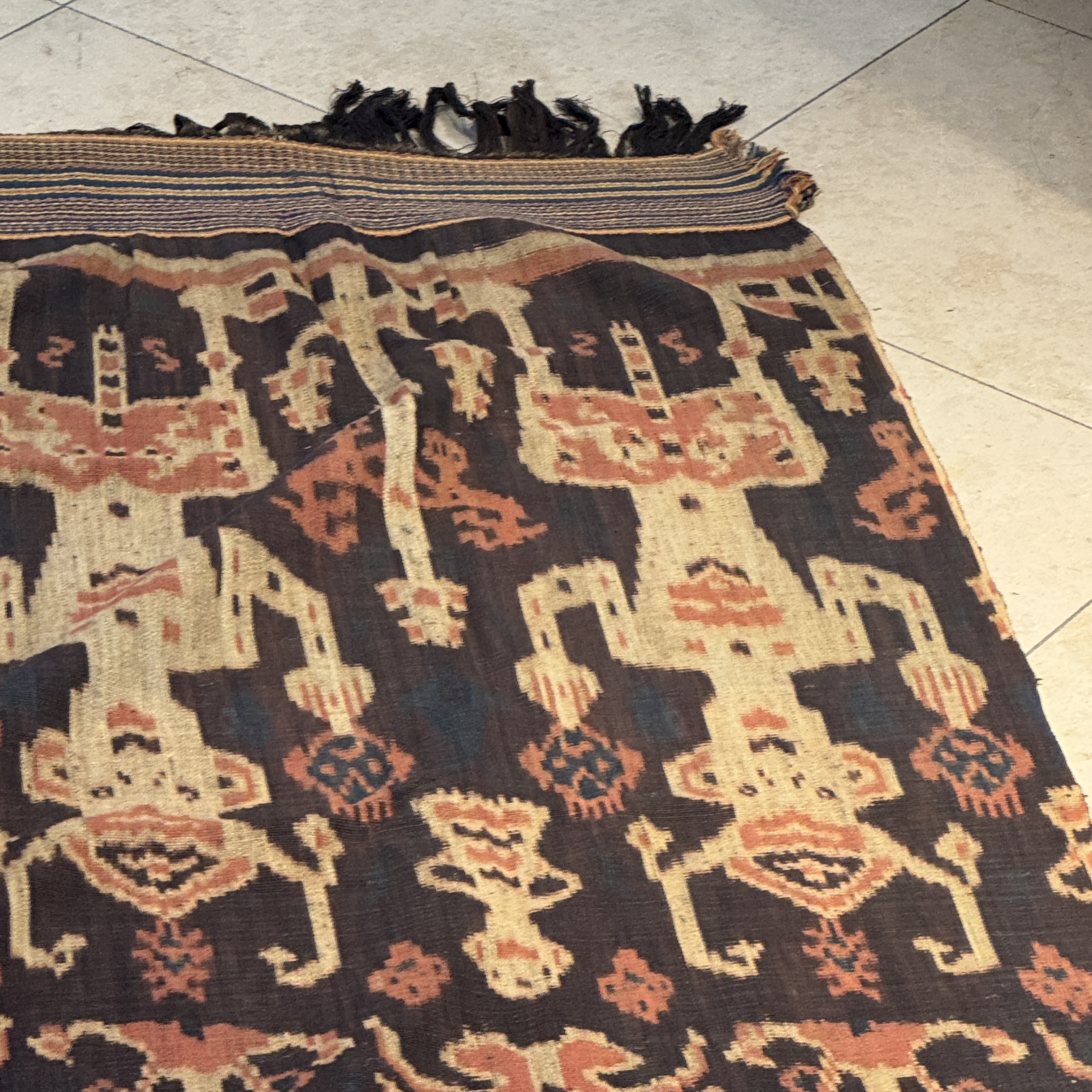A hinggi shoulder cloth with warrior motifs and an Iban pua textile with human and animal motifs — photo 35