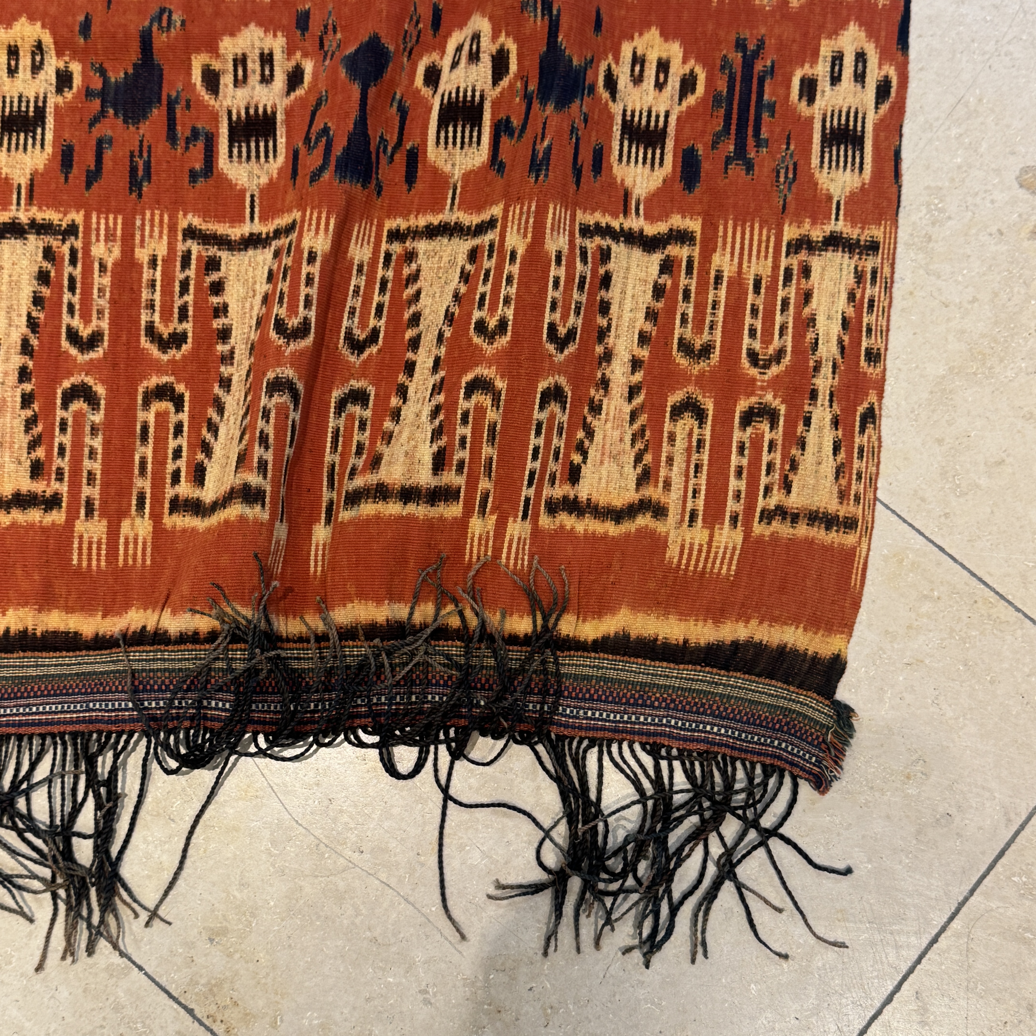 A hinggi shoulder cloth with warrior motifs and an Iban pua textile with human and animal motifs — photo 2
