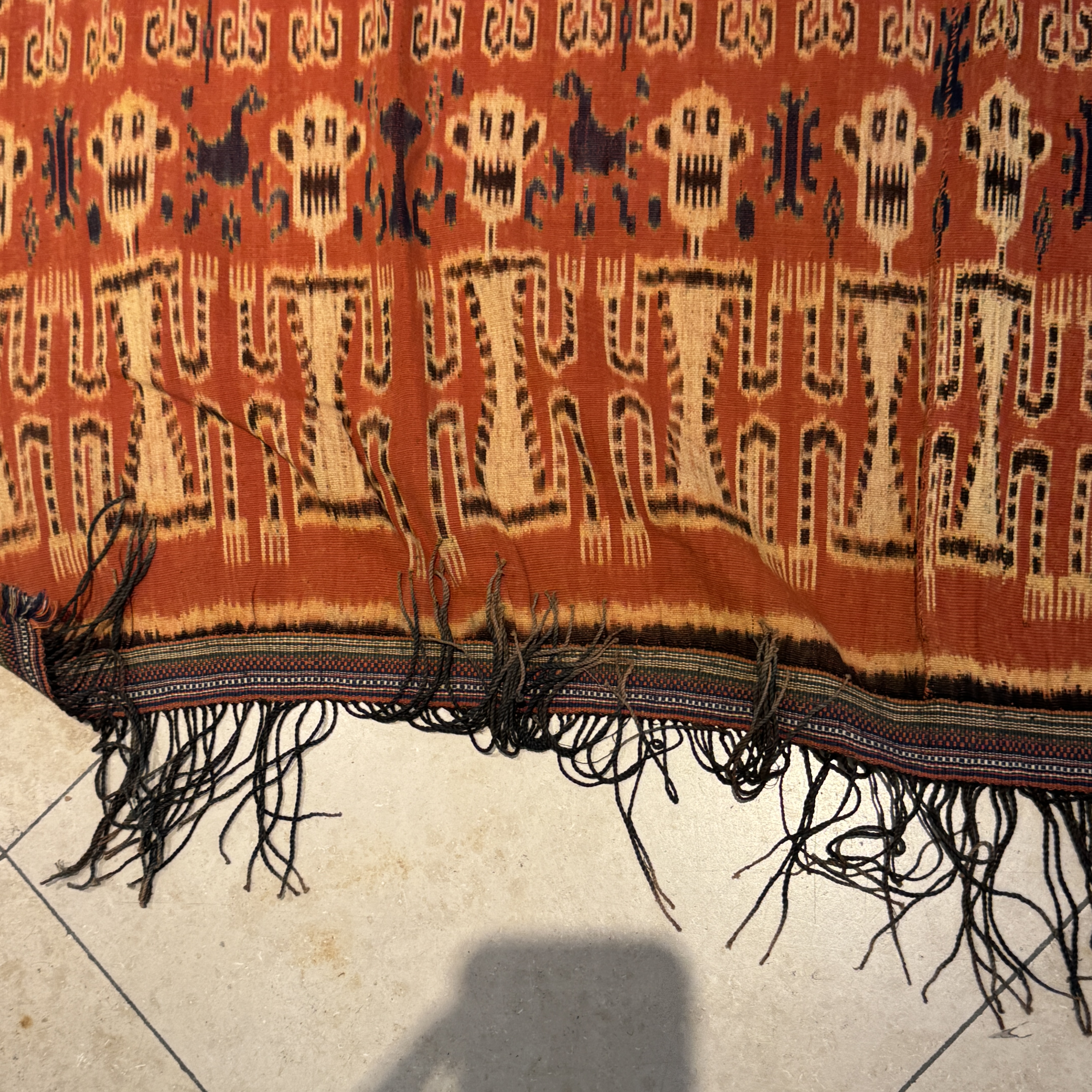 A hinggi shoulder cloth with warrior motifs and an Iban pua textile with human and animal motifs — photo 4