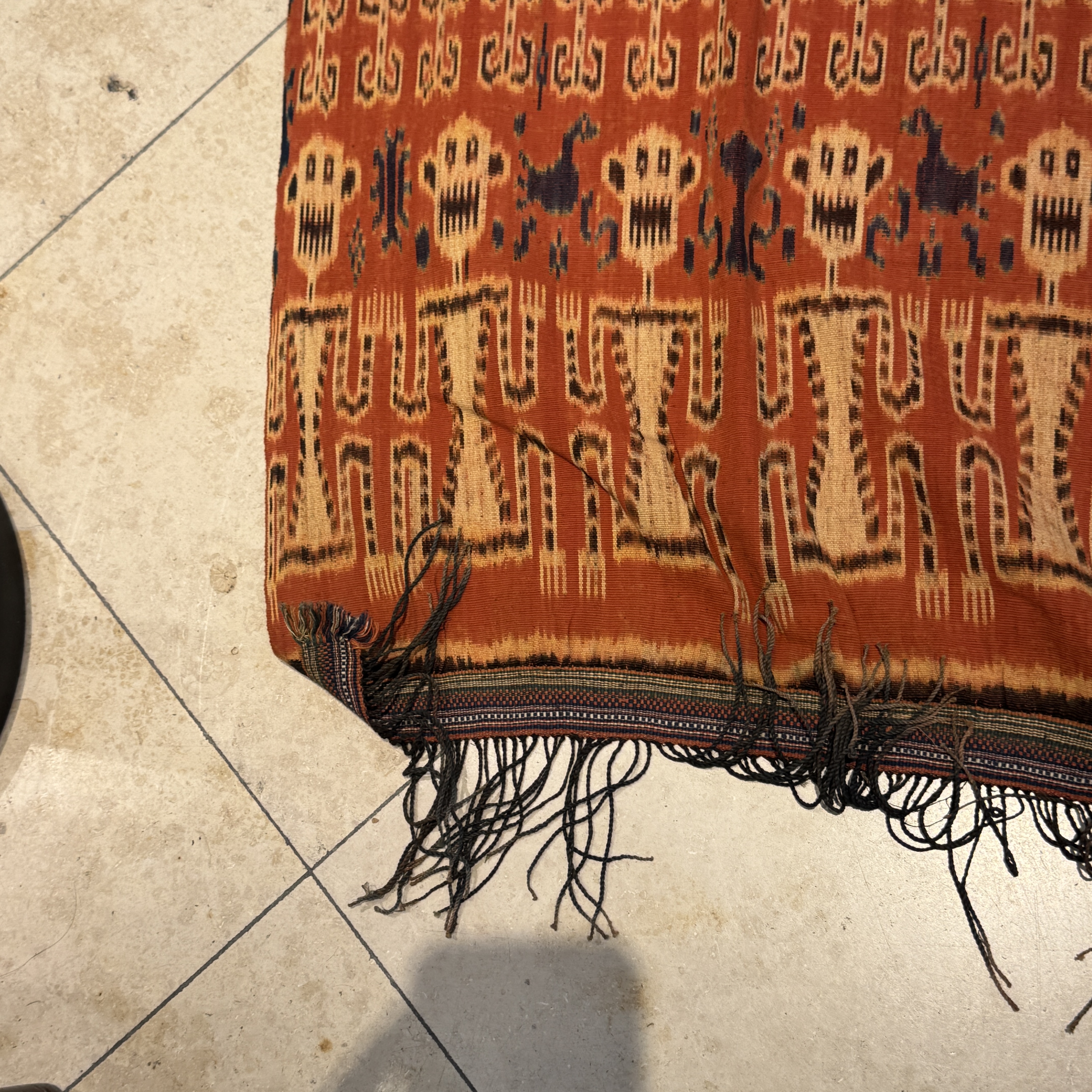 A hinggi shoulder cloth with warrior motifs and an Iban pua textile with human and animal motifs — photo 5