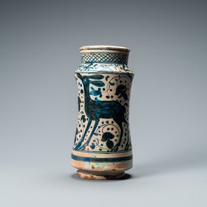 A Hispano-Moresque blue and white albarello with a deer, Paterna or Manises, Spain, mid 15th C. — 照片 1