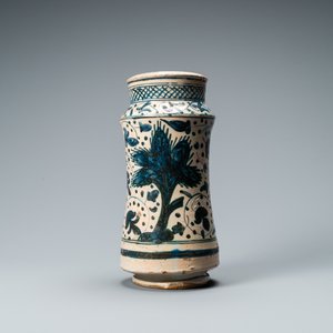 A Hispano-Moresque blue and white albarello with a deer, Paterna or Manises, Spain, mid 15th C. — 照片 3