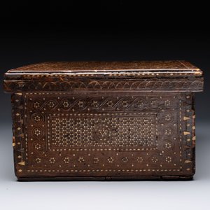 A Hispano-Moresque bone-inlaid wooden chest, Spain, 16/17th C. — photo 5