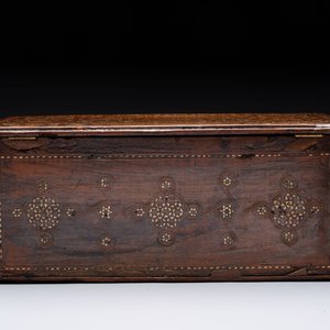 A Hispano-Moresque bone-inlaid wooden chest, Spain, 16/17th C. — photo 6