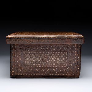 A Hispano-Moresque bone-inlaid wooden chest, Spain, 16/17th C. — photo 7