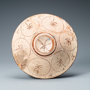A Hispano-Moresque 'IHS' lusterware dish, Manises, Spain, 15th C. — 照片 2