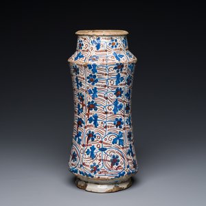 A Hispano-Moresque luster-glazed albarello, Manises, Spain, 3rd quarter 15th C. — 照片 1
