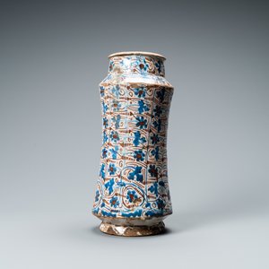 A Hispano-Moresque luster-glazed albarello, Manises, Spain, 3rd quarter 15th C. — photo 3